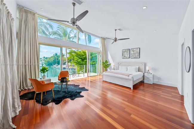 Foto del edificio - 890 Harbor Dr