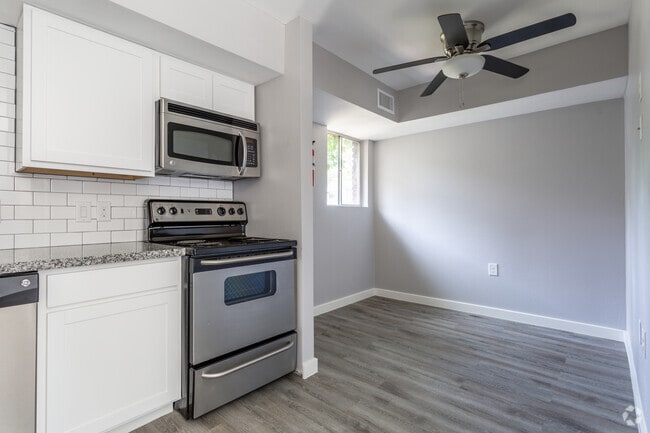 Interior Photo - 2810 Beauchamp