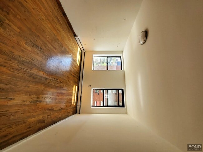 Building Photo - 957 Second Avenue