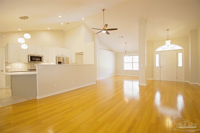 Building Photo - 100 Mt Pilot St