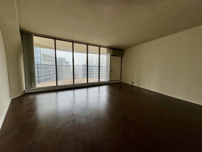 Foto del edificio - 300 N State St