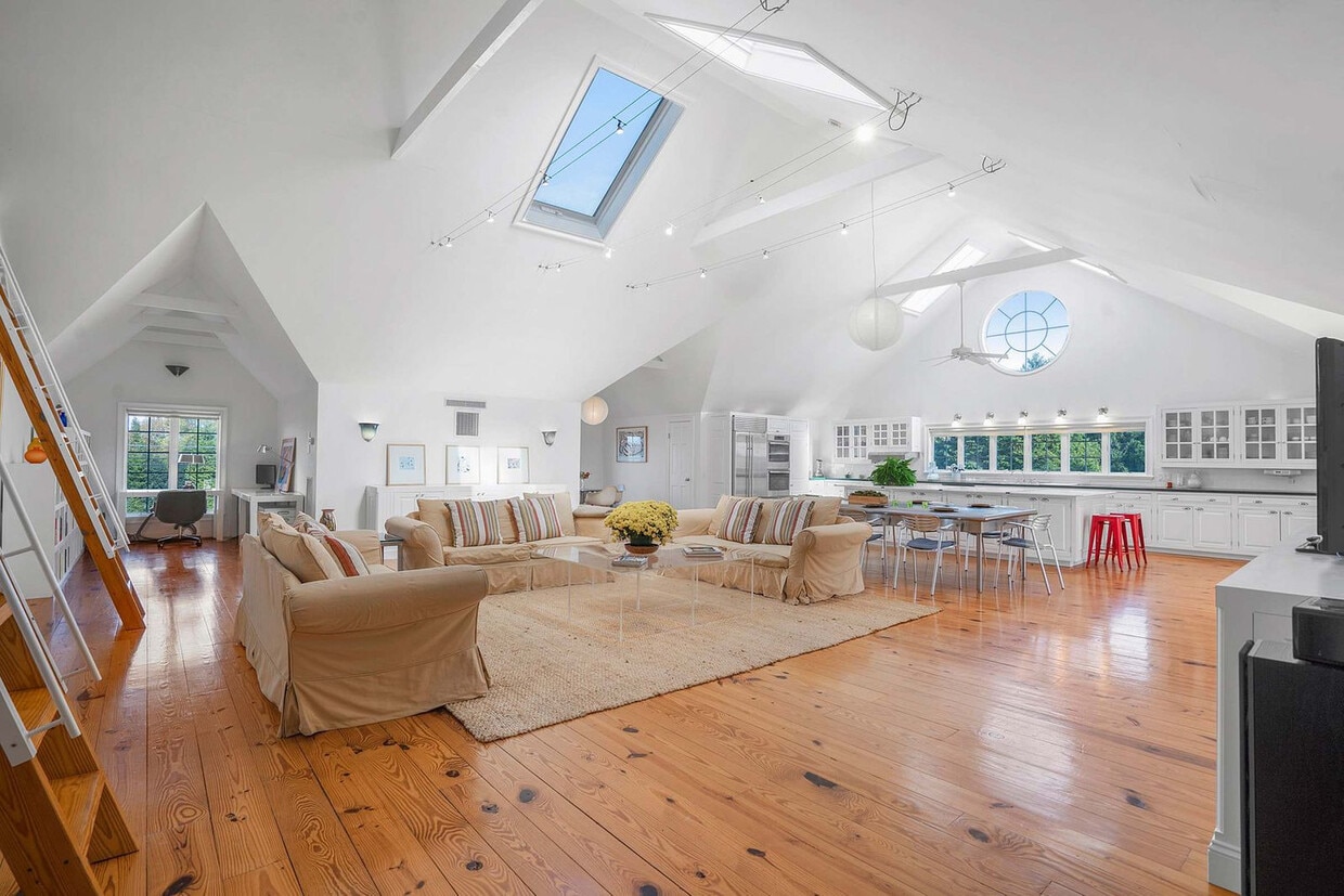 Foto principal - 7470 Sound Ave