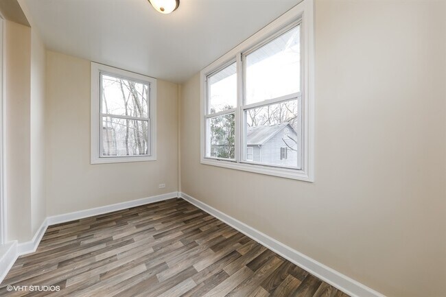 Building Photo - 328 E Liberty Dr