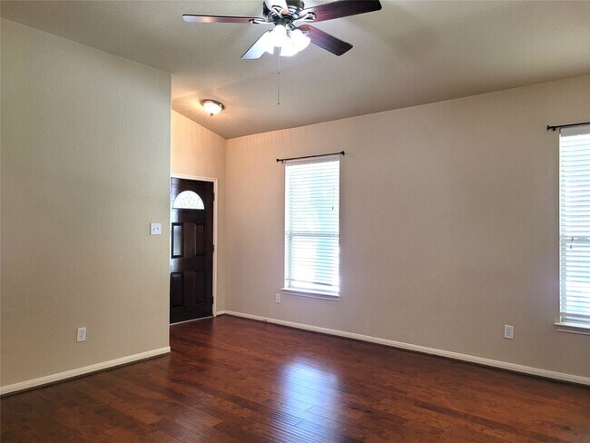 Foto del edificio - 6042 Starbrook Creek Dr