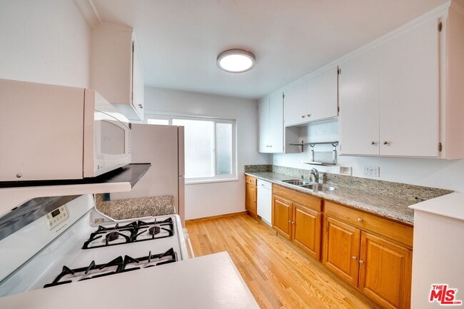Building Photo - 927 6th St