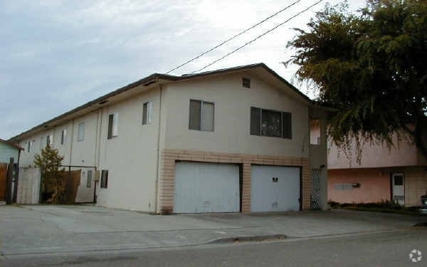 Building Photo - 3227 Yosemite Ave