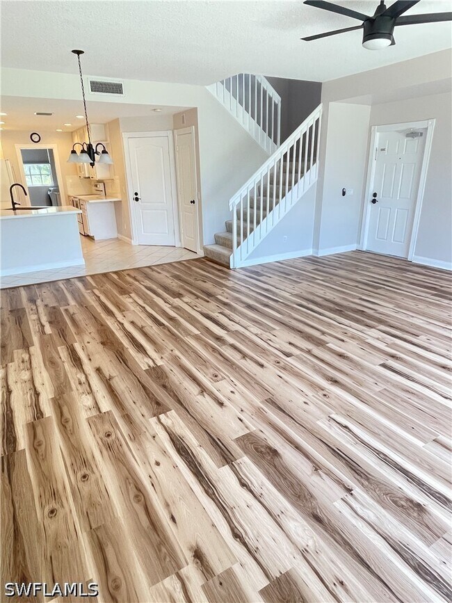 Foto del edificio - 5669 Cove Cir