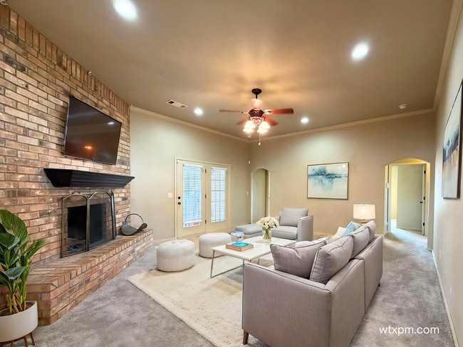 Building Photo - Spacious 4-Bedroom Home on 2 Acres in Bushland South