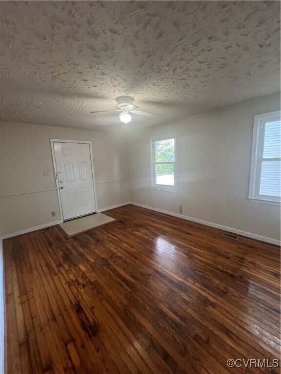Foto del edificio - 2405 Oaklawn Blvd