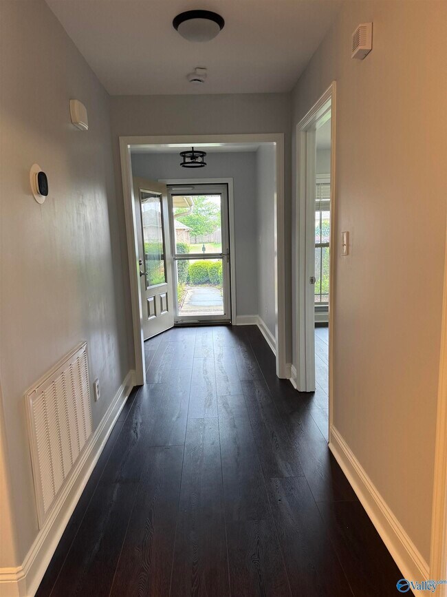 Foto del edificio - 212 Grantham Cir