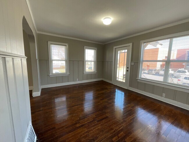 Building Photo - Newly remodeled 3 Bedroom 1.5 Bath Across ...