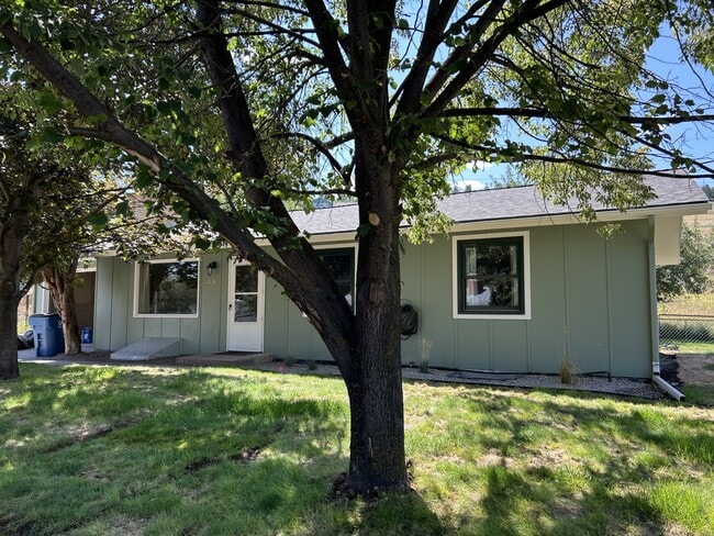Building Photo - 129 Cohosset Dr