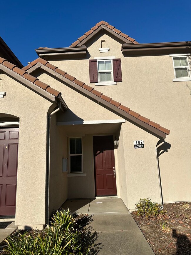 Building Photo - Spacious and Beautiful Folsom 4 Bedroom To...
