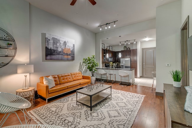 Building Photo - 5755 Hermann Park