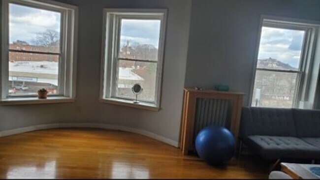 Building Photo - HOT BROOKLINE LISTING!!!!!