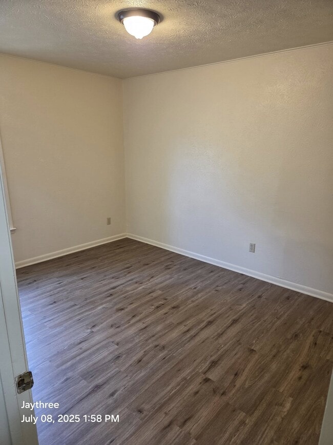 dormitorio trasero - 226 Forrest Ln
