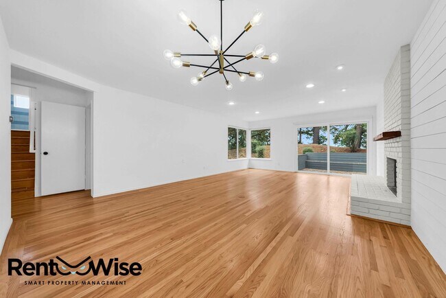 Foto del edificio - 315 Crestmont Dr