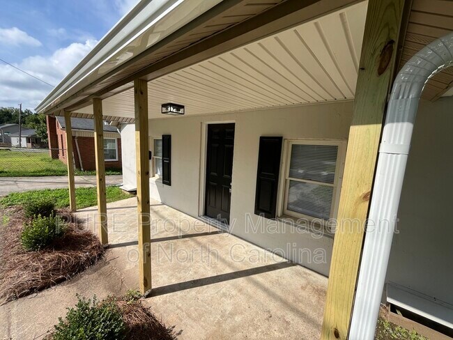 Foto del edificio - 65 Barber St NW