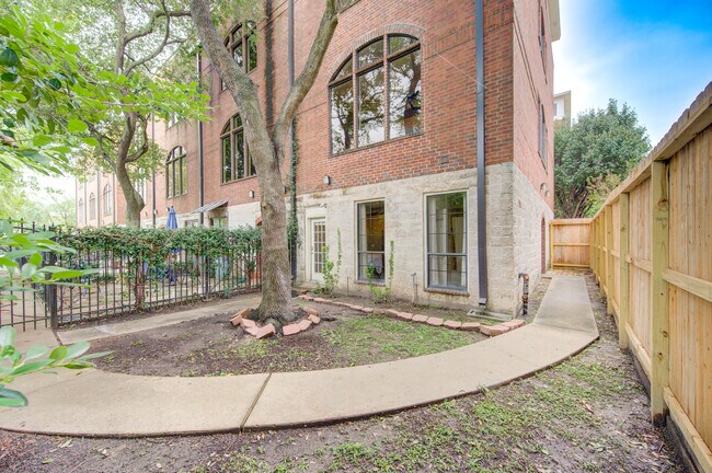 Foto del edificio - 3300 Taft St