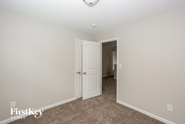 Building Photo - 4944 Rockwood Rd