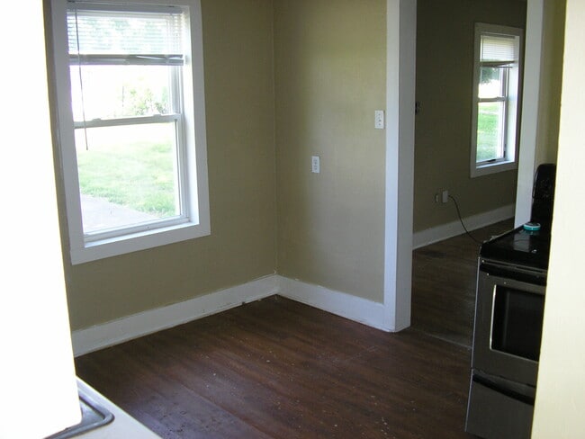 Building Photo - 1631 Sharon Dr
