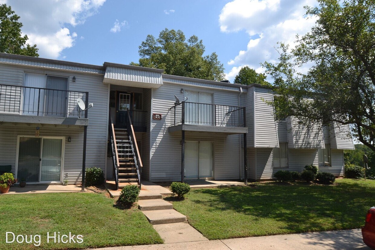 2 br, 1.5 bath House 805V High Meadow Ln House Rental in Charlotte