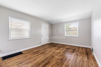 Building Photo - 390 S Powell Ave