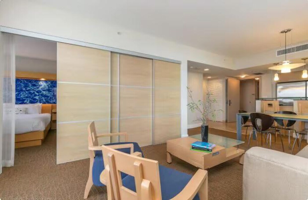 Foto principal - 18801 Collins Ave
