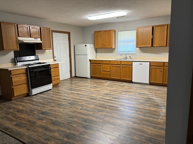 Foto del edificio - 4937 N River Rd