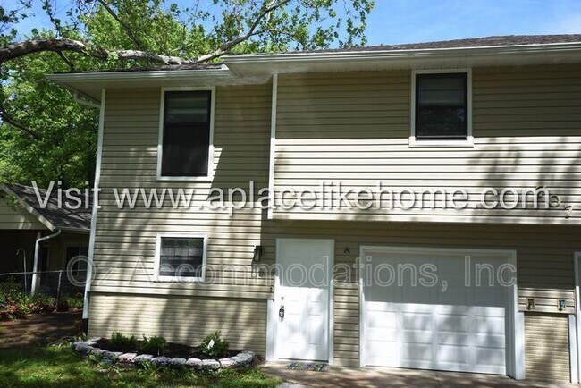 Building Photo - 707 SW Ward Rd