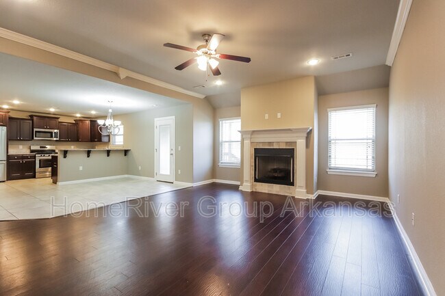 Building Photo - 2120 Hunter Dr