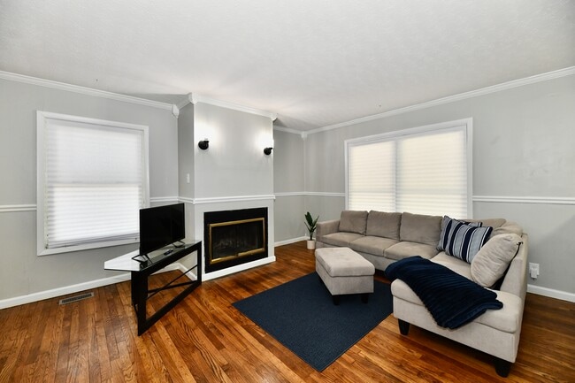 Building Photo - 5831 Suburban Dr
