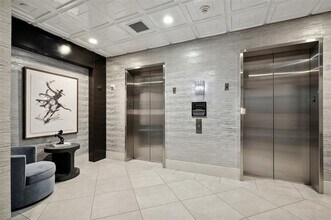 Building Photo - 2600 W 7th St