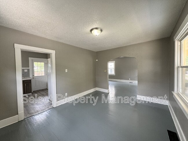 Building Photo - 454 Kinnaird Ave