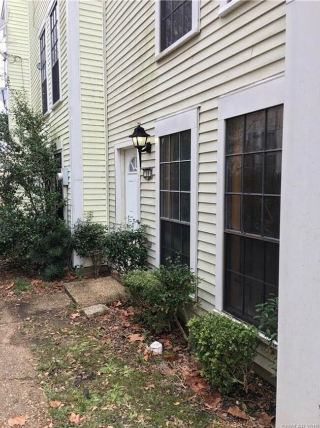 Foto del edificio - 1414 Highland Ave