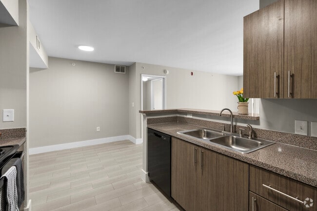 1BR, 1BA - 751SF - Kitchen/ Dining Room - Vista Verde at Coconut Creek