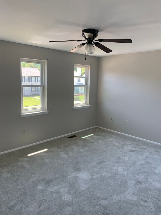Foto del edificio - 3 Bedroom, 2.5 Bath single family home. Fenced yard with shed. New carpet and paint. Formal dinin...