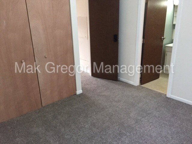 Building Photo - 322 Kenbrook Dr