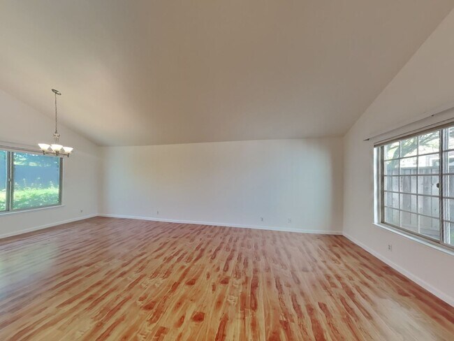 Foto del edificio - Spacious 4/2.5 Two-Story Home in Martinez Available Now!