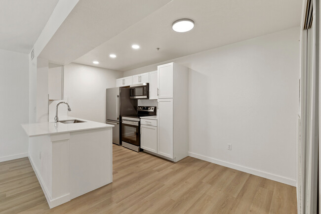 Renovated dining room - Pointe at North Penn