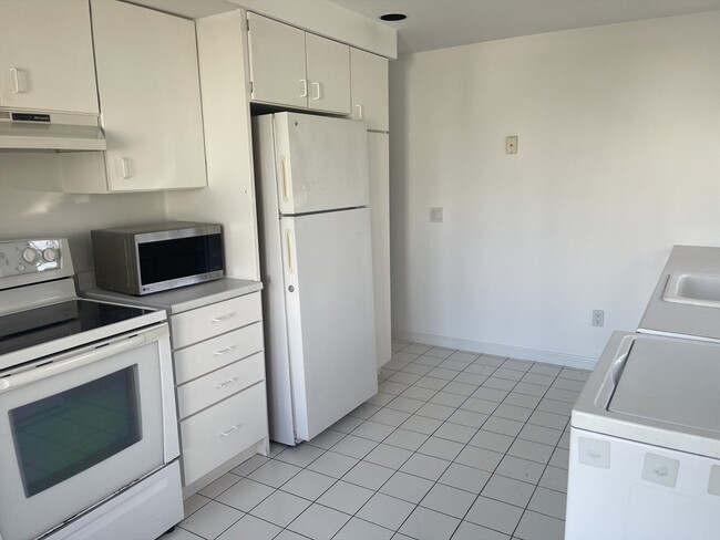 Building Photo - 17 3rd Ave