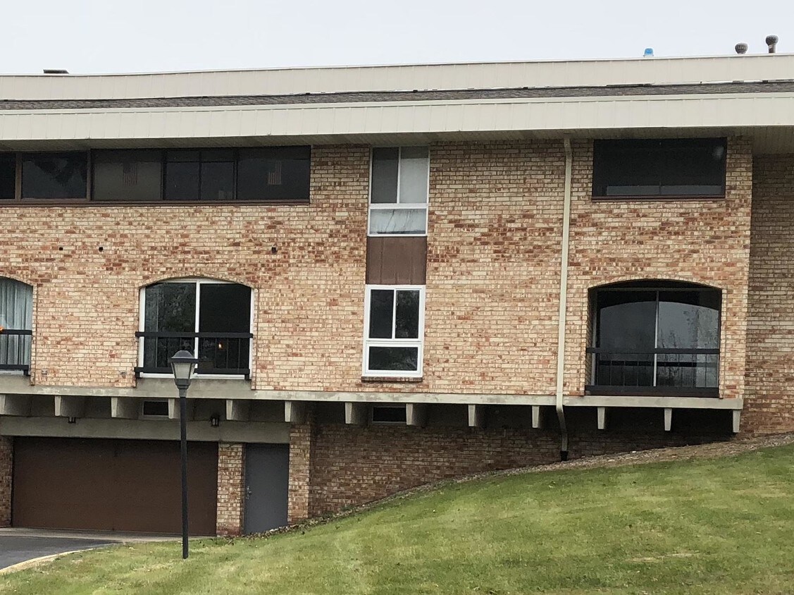 Foto principal - 11936 W Mill Rd