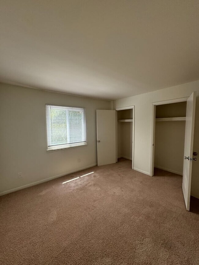 Foto del edificio - 600 Reusens Rd