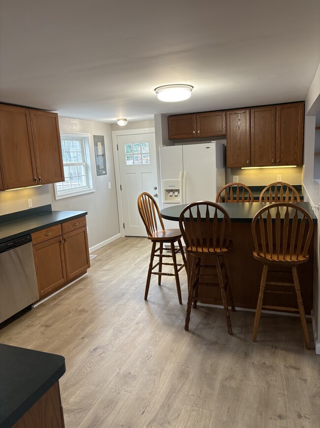 Building Photo - 1049 Mariner Ave