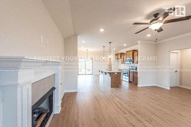 Building Photo - 142 N Broyles Ave