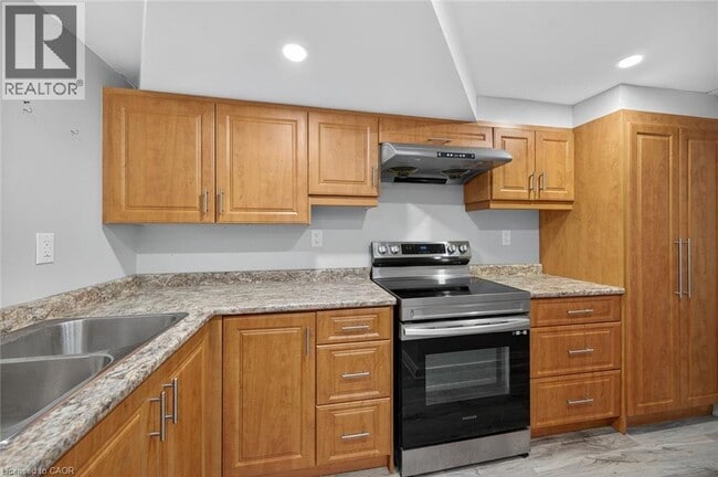 Building Photo - 764 Upper Ottawa St