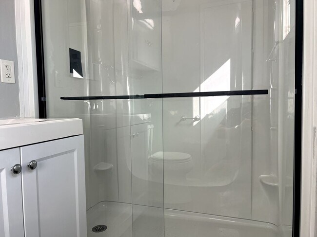 Foto del edificio - 2000 Carnegie Ln