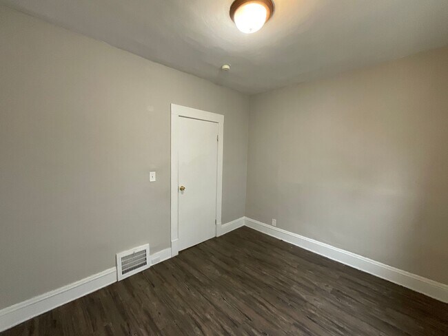 Foto del edificio - 8101 Grand Division Ave