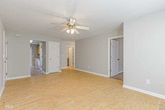 Building Photo - 200 Stonehaven Cir