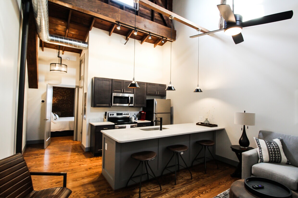 10 W Main St, Salem, VA 24153 Condo for Rent in Salem, VA